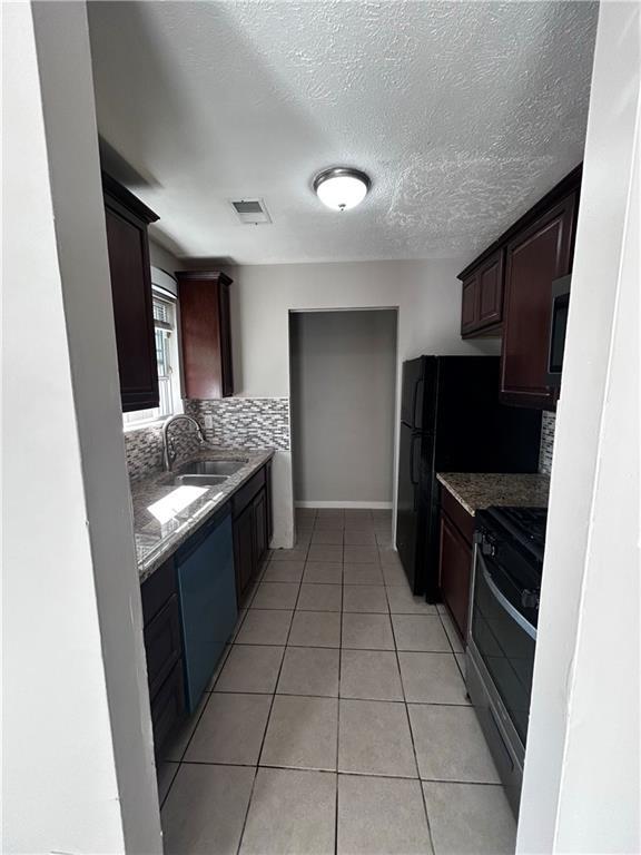 Foto del edificio - 7066 Oakhill Cir