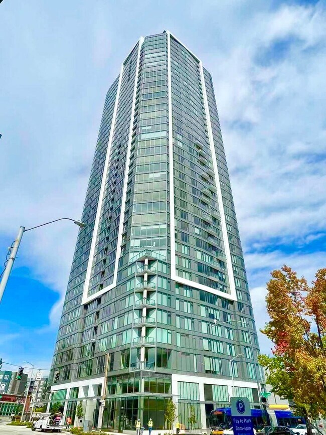 Building Photo - 2510 6th Ave
