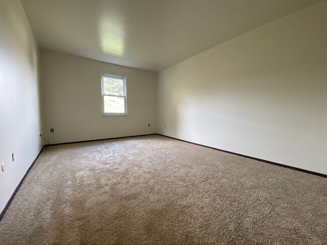 Foto del edificio - Wonderful 2BR in Bellevue!  Central A/C, Equipped Kitchen & More! Great Location!! Call Today!