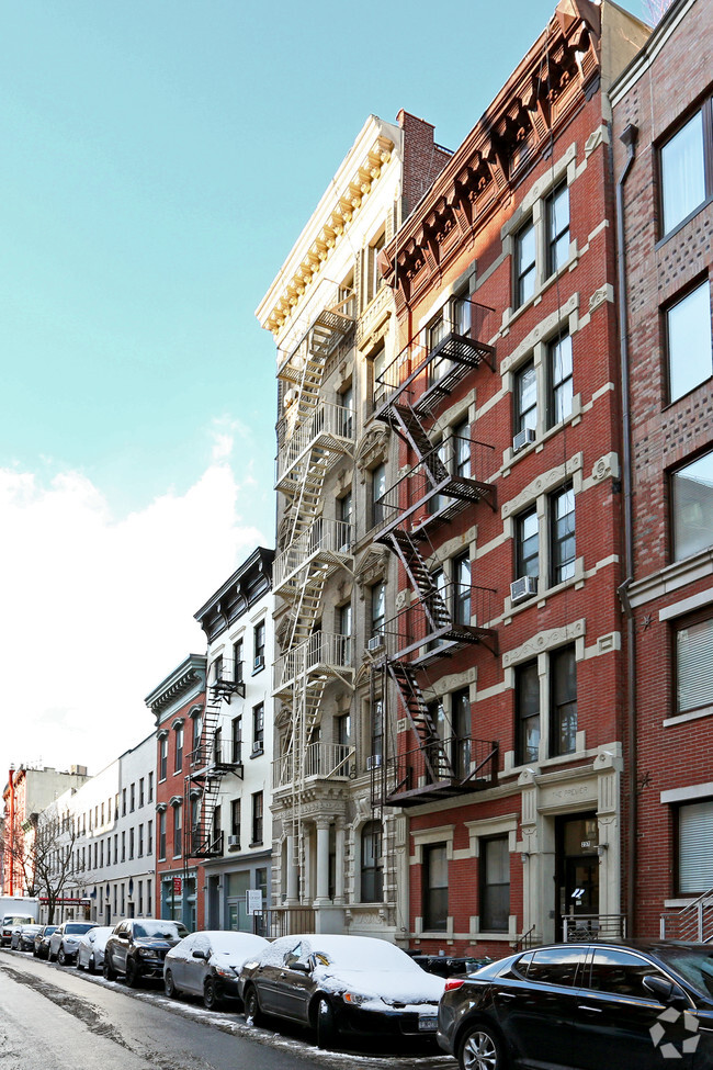 Building Photo - 239 W 20th St