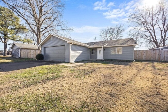 Building Photo - 2607 NE Walker St