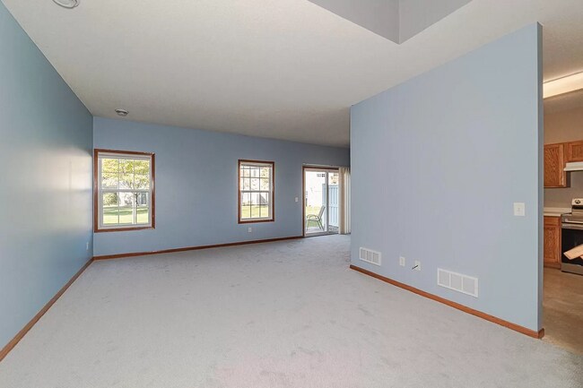 Building Photo - 8030 Stratford Cir S