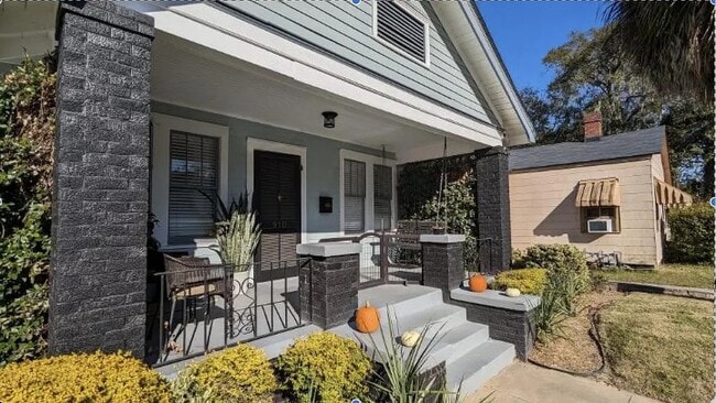 Building Photo - 910 E 41st St