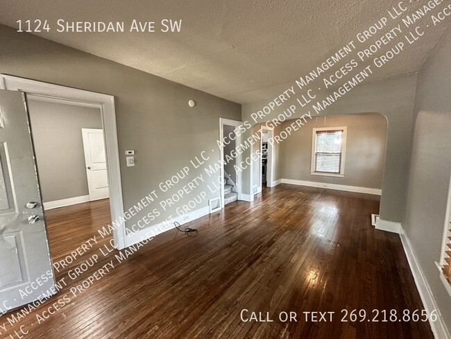 Building Photo - SW Side 3 Bedroom Home close to Schools
