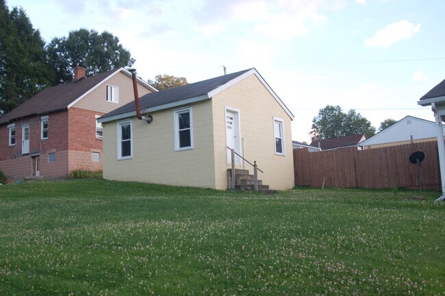 Building Photo - 373 Chestnut St