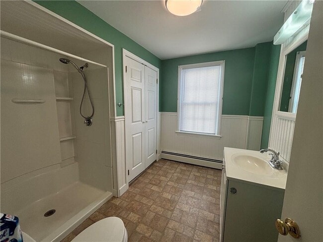 Building Photo - 1595 Main St