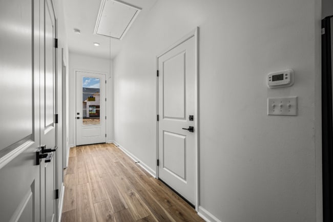 Building Photo - 204 Coco Ln