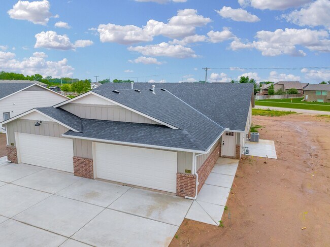 Building Photo - 12717 W Cowboy St