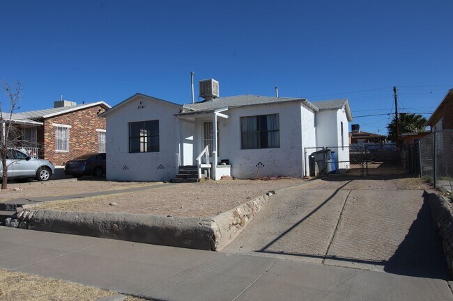 Building Photo - MINUTES FROM FORT BLISS!!