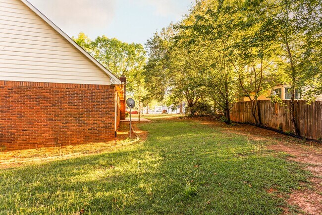 Photo - 3301 Sams Way SE House