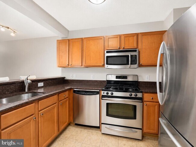 Foto del edificio - 7111 Woodmont Ave