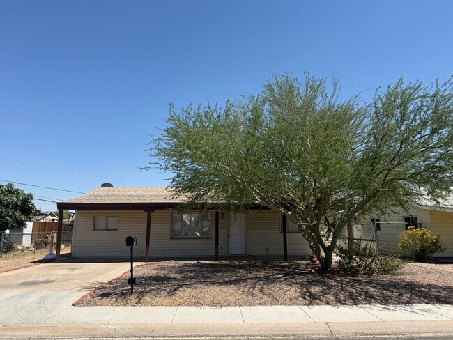 Building Photo - Charming 3-Bedroom Home Near Peaceful Retirement Area – No Age Restrictions!