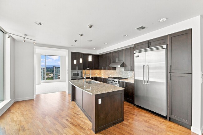 Building Photo - 10650 NE 9th Pl