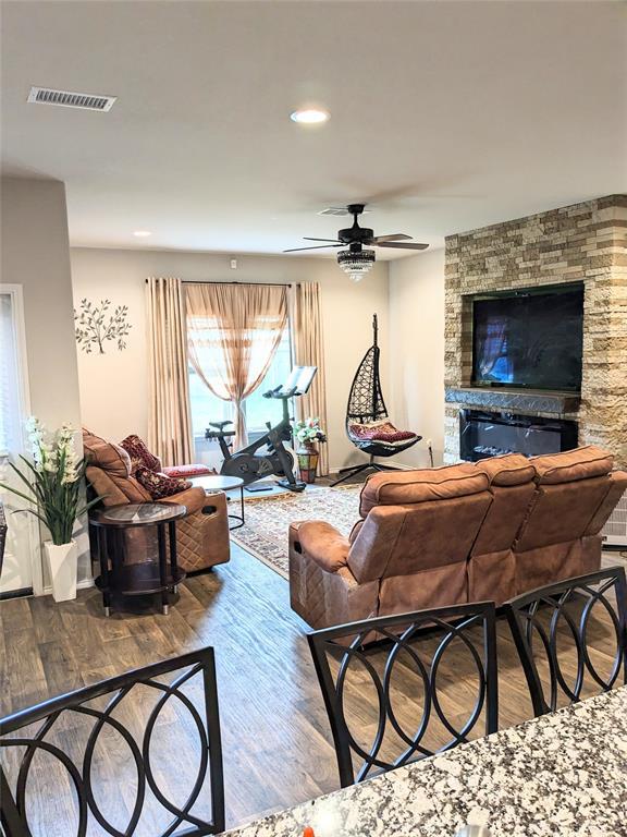 Foto del edificio - 1706 Cooper Bluff Ct