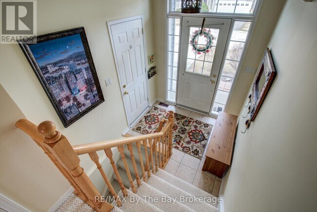 Building Photo - 32-32 Green Briar Dr