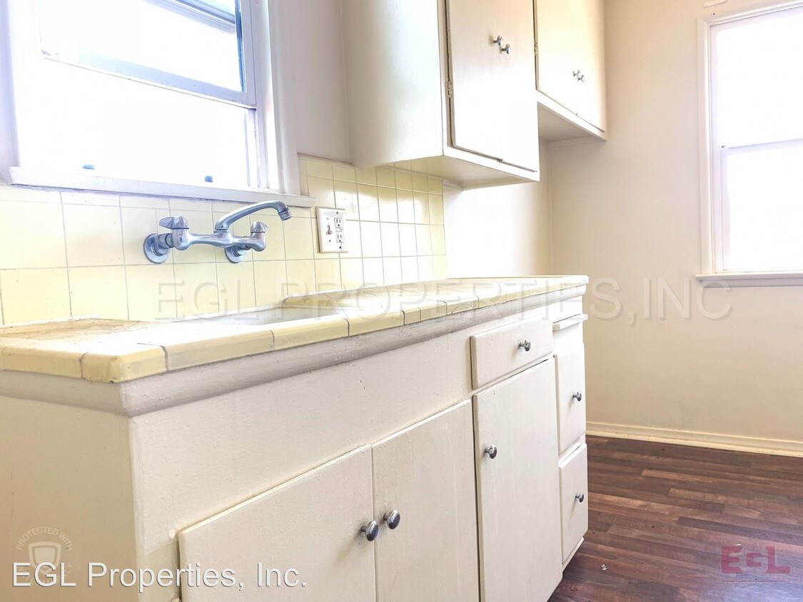 Building Photo - 1131 W 95th St