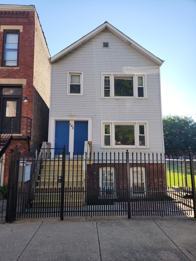 Building Photo - 745 N Throop St