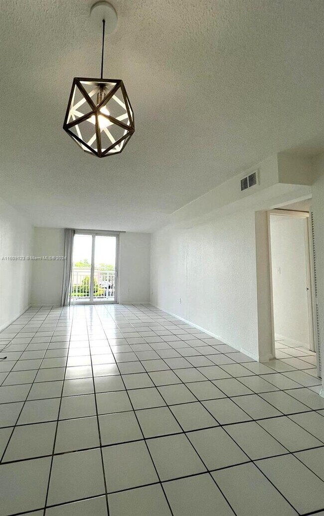 Foto del edificio - 1251 NE 108th St