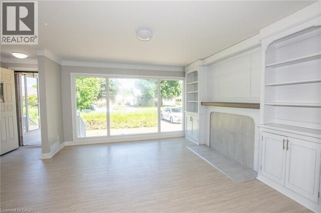 Building Photo - 21 Brisbane Glen