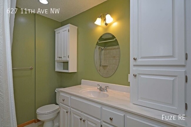 Building Photo - 627 11th Ave NW