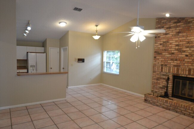 Building Photo - 10117 Tarragon Dr
