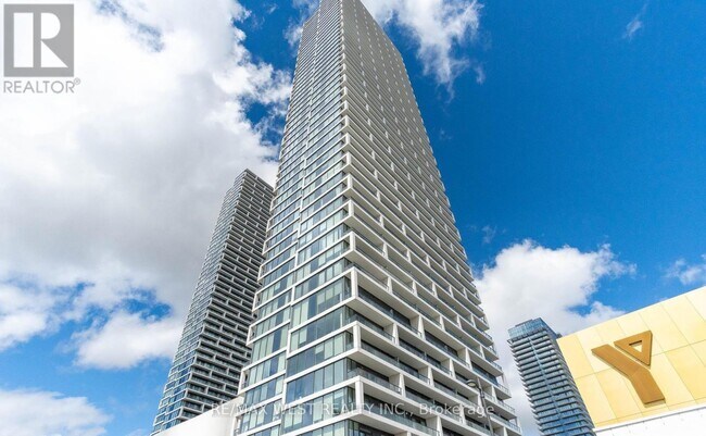 Photo du bâtiment - 898 Portage Pkwy