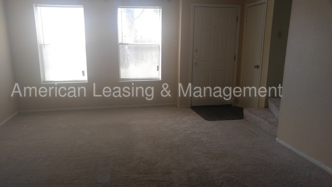 Foto del edificio - 2/1.5 Town-home off Delaware