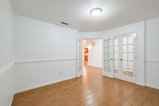 Foto del edificio - 15506 Anton Dr