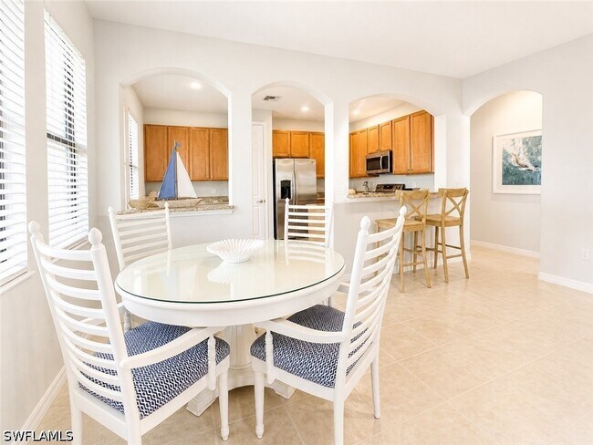 Building Photo - 1367 Artesia Dr E