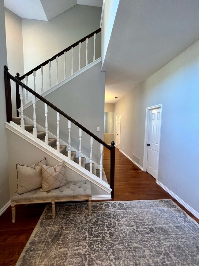 Foto del edificio - 10809 Stone Canyon Rd
