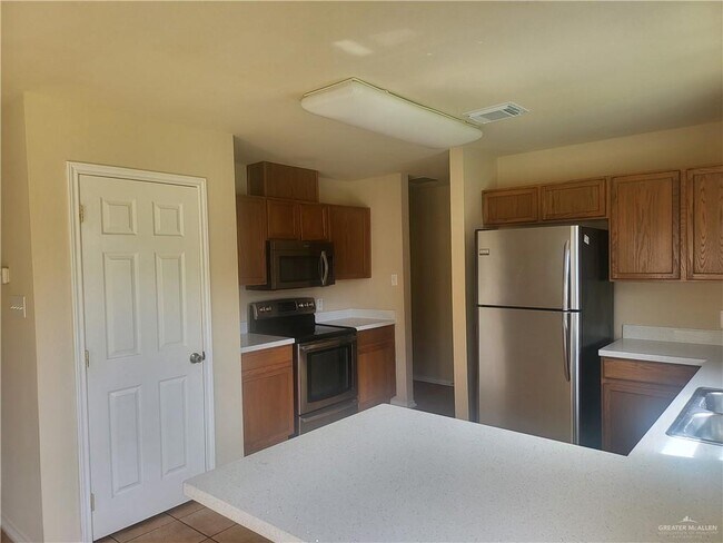 Building Photo - 4202 Santa Inez St
