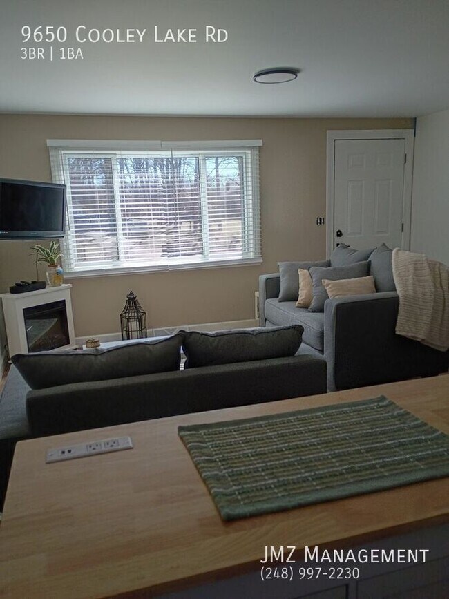 Foto del edificio - 9650 Cooley Lake Rd