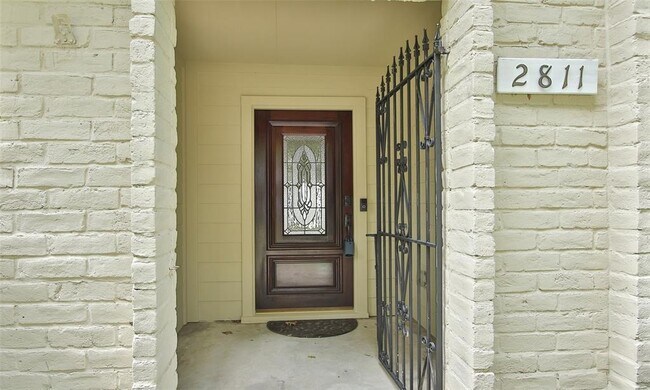 Building Photo - 2811 Quincannon Ln