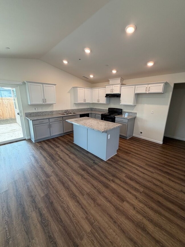 Building Photo - New house in Madera