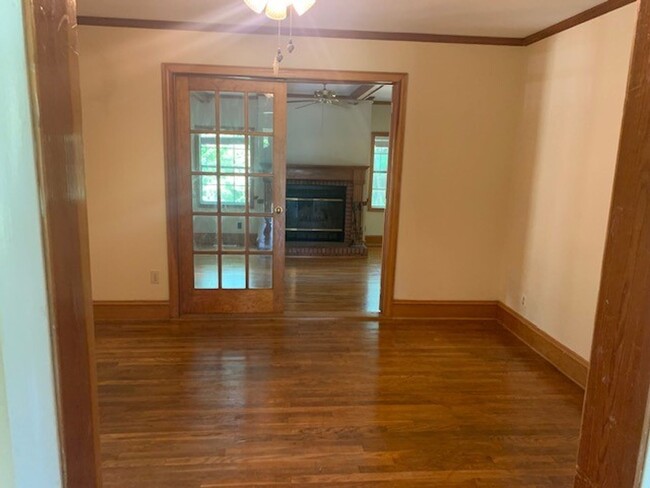Building Photo - Nice 3 Bed / 2 Bath Home Available Summer ...