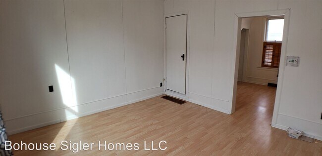 Building Photo - 3010 McArthur Dr