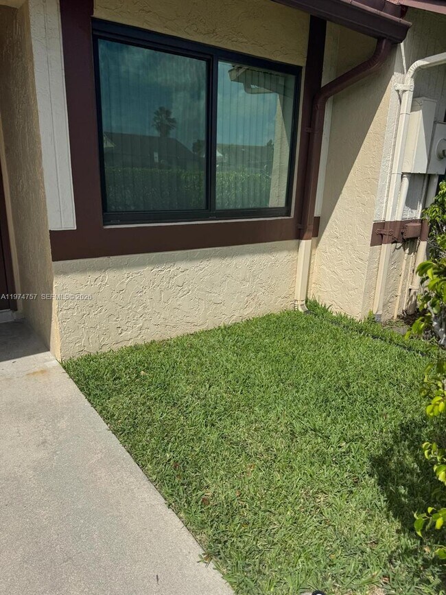 Foto del edificio - 5763 N Park Rd