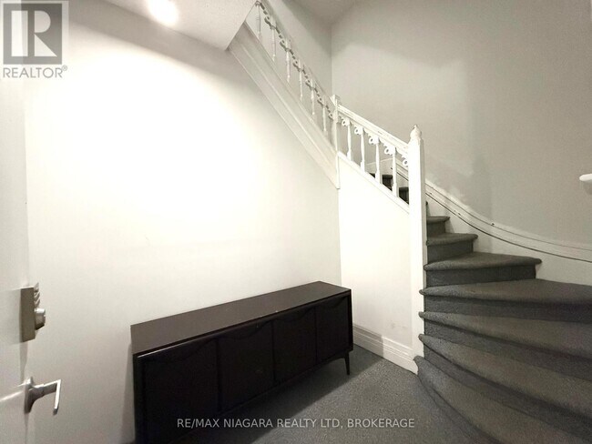 Photo du bâtiment - 4701 River Rd