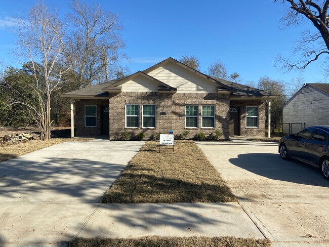 Building Photo - 5105 Southwind St