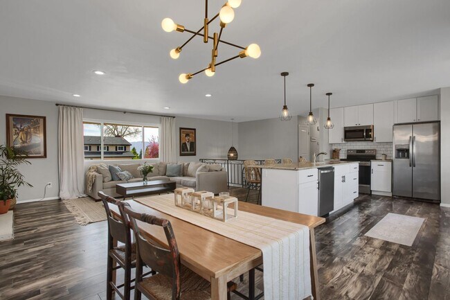 Foto del edificio - Spacious 4BR House in Colorado Springs