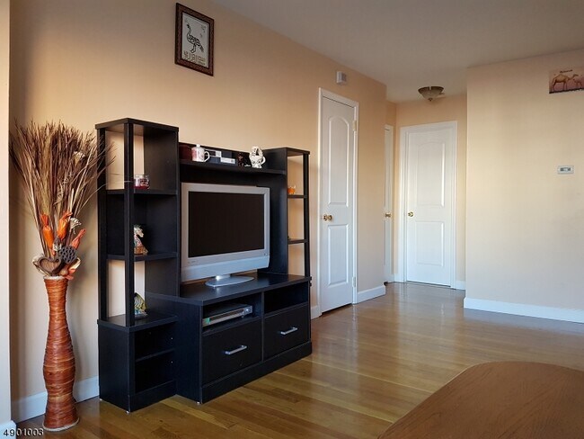 Building Photo - 330 9th Ave