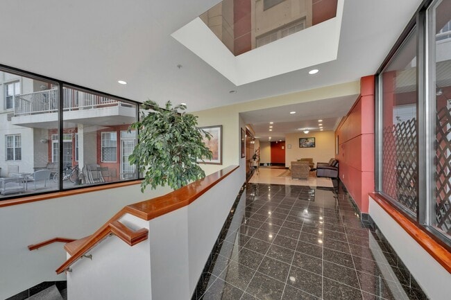 Building Photo - 1100 River Rd