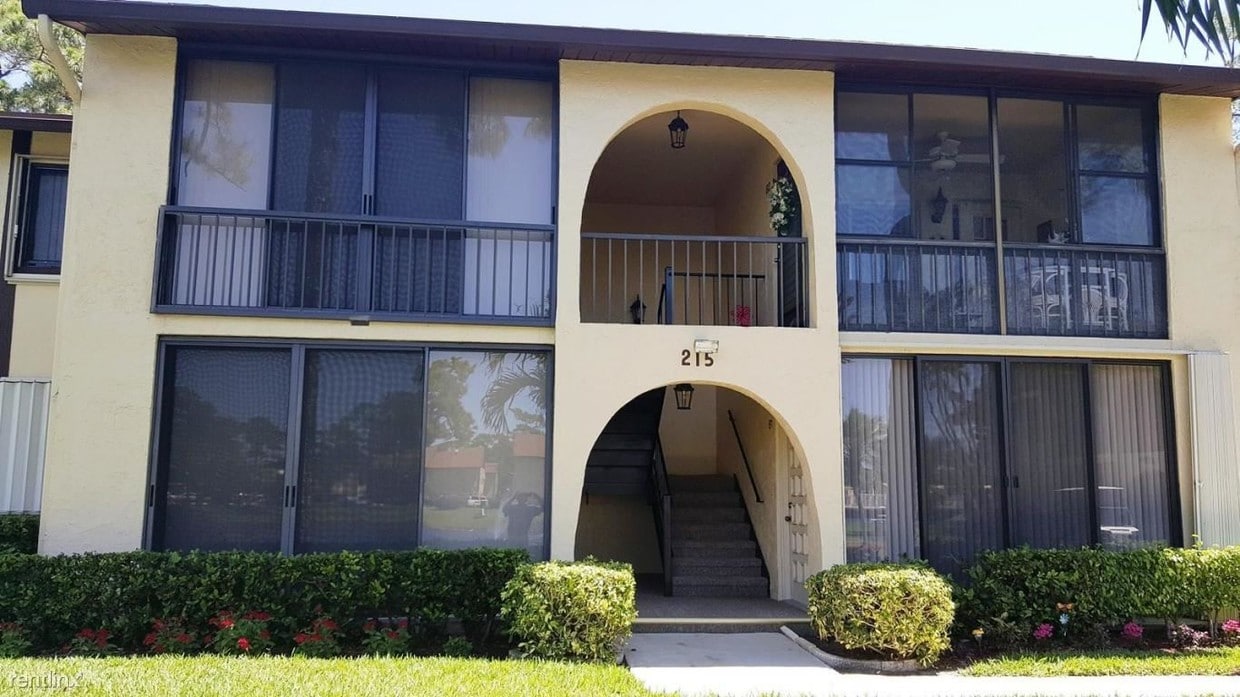 Primary Photo - 215 Pine Hov Cir
