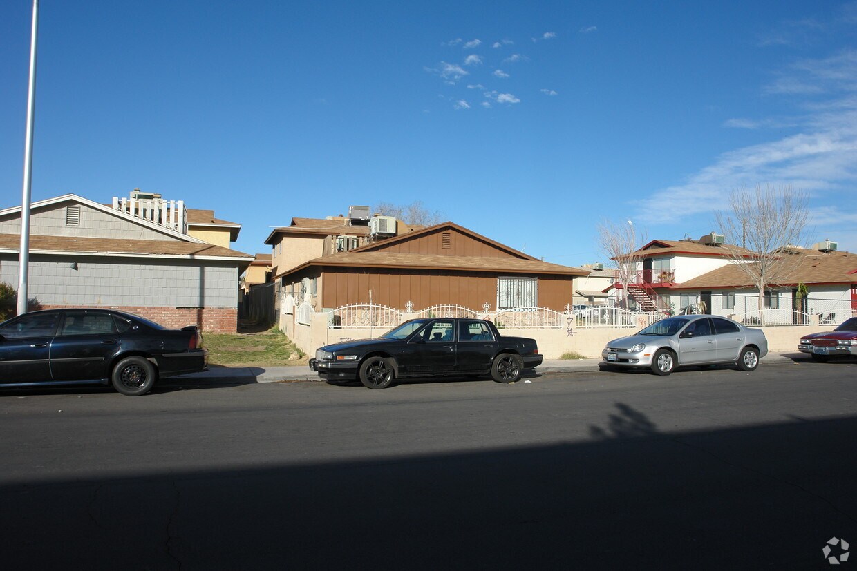Foto del edificio - 1661 N Lamont St