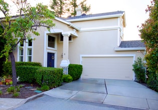 Building Photo - 2 Dillon Ln