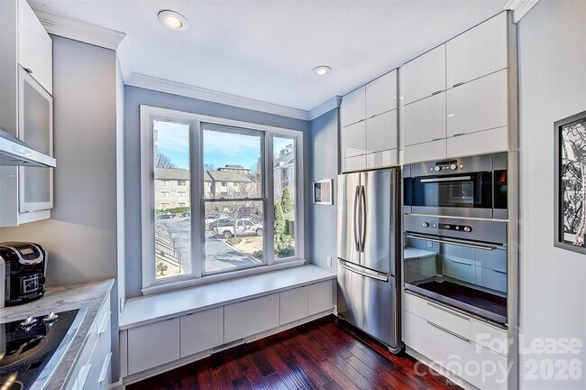 Foto del edificio - 343 W 7th St