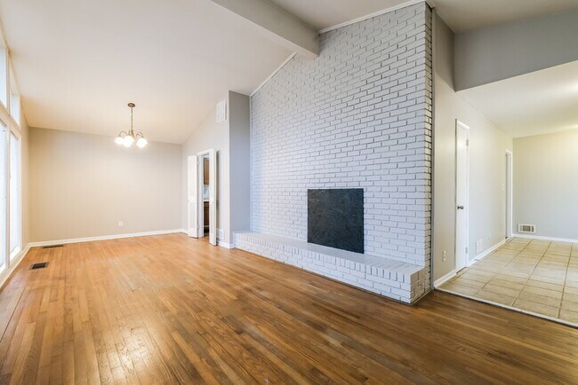 Foto del edificio - 2076 Cherrybrook Dr