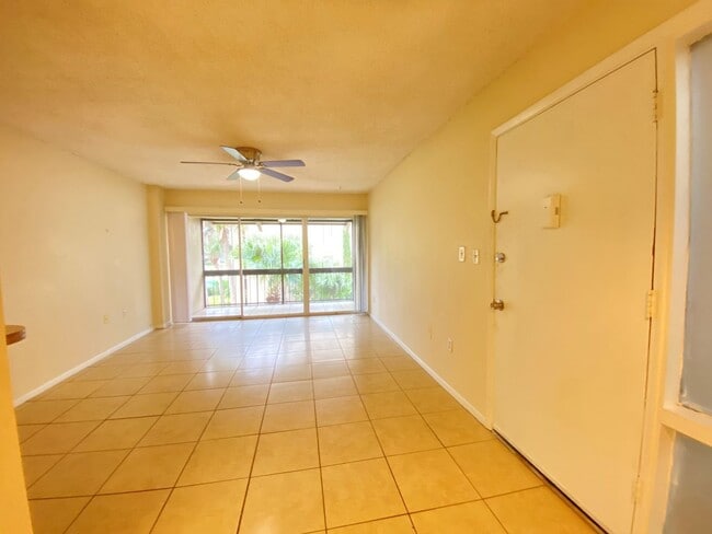 Building Photo - Available Now!  Sandy Cove 1/B Top Floor C...
