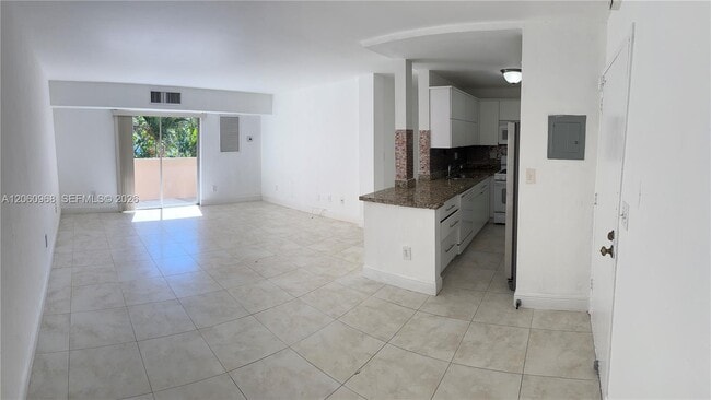 Building Photo - 2201 Brickell Ave