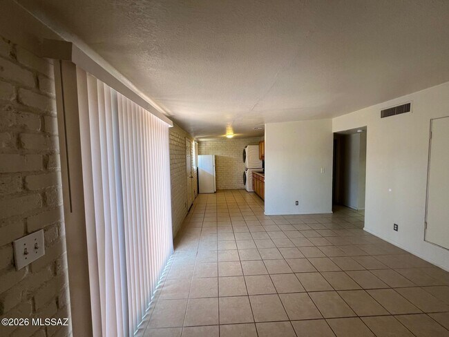 Foto del edificio - 425 E Delano St